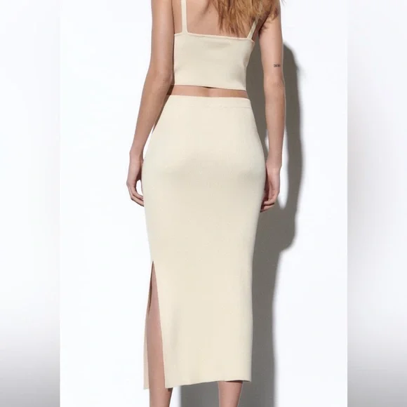 Ribbed knit skirt - Picture 3 of 5